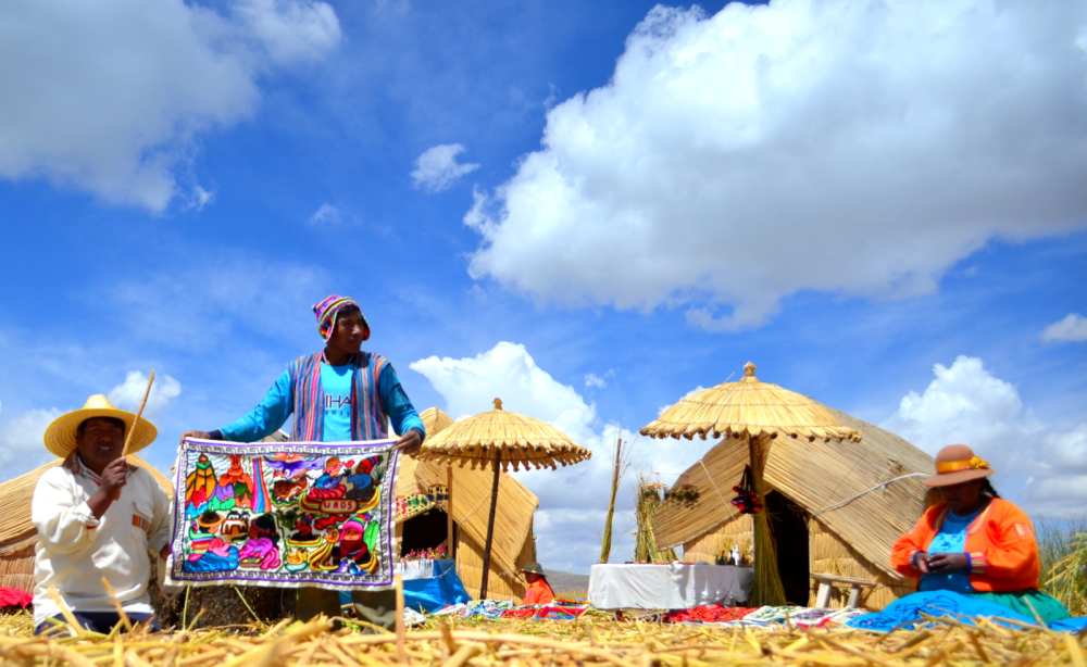 Indigenous_people_of_Peru_showing_their_textiles-2-e1694470690524