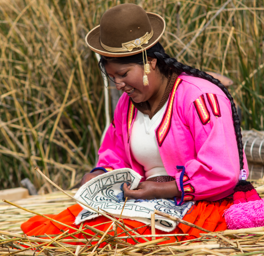 Indigenous_woman_from_Peru_knitting-e1694470926528